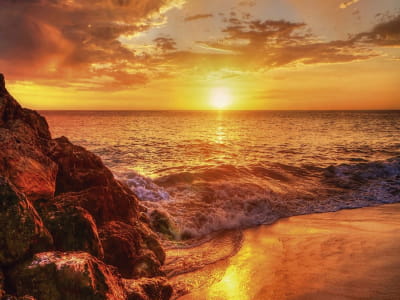 Fototapeta Pomarańczowy zachód słońca nad morzem