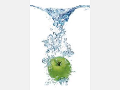 Fototapeta Jabłko w wodzie