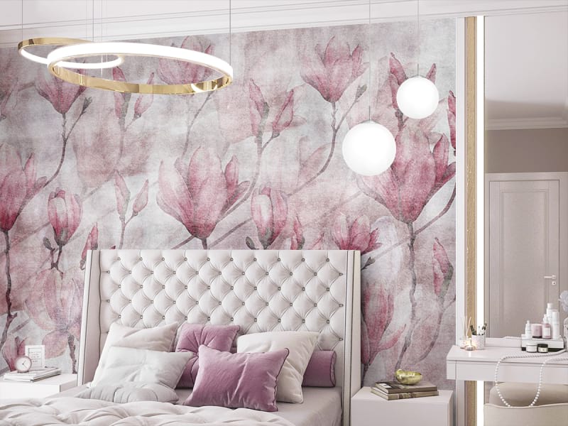 Fototapeta Kwitnące kwiaty magnolii we wnętrzu sypialni