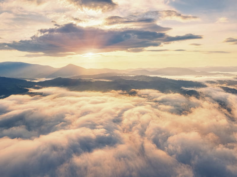 Fototapeta Świt ponad chmurami
