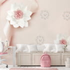 Miniatura fototapety Kwiaty w różowe wstążki we wnętrzu pokoju nastolatka