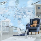 Miniatura fototapety Niebieska mapa świata z samolotami we wnętrzu pokoju dziecka
