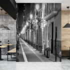 Miniatura fototapety Czarno-biała wąska ulica we wnętrzu kawiarni