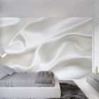 Miniatura fototapety Elegancki biały jedwab we wnętrzu sypialni