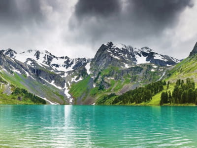 Fototapeta Szmaragdowe jezioro w górach