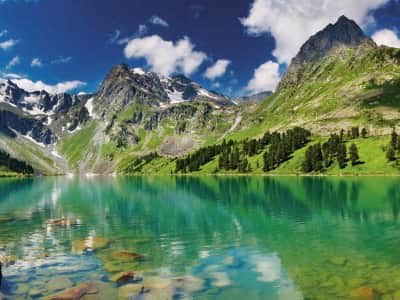 Fototapeta Górskie jezioro w Alpach