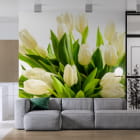 Miniatura fototapety Białe tulipany we wnętrzu salonu