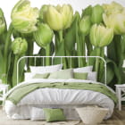 Miniatura fototapety Wiosenne tulipany we wnętrzu sypialni