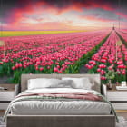Miniatura fototapety Pole tulipanów we wnętrzu sypialni