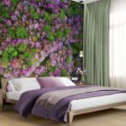 Miniatura fototapety Kwiat japońskiej sakury we wnętrzu sypialni