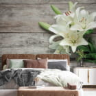 Miniatura fototapety Lilia królewska we wnętrzu sypialni