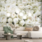 Miniatura fototapety Bukiet białych róż we wnętrzu salonu